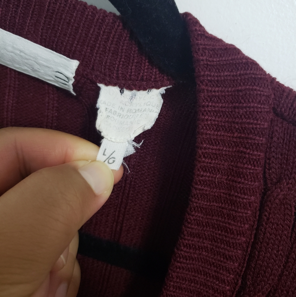 VINTAGE LUMIERE Burgundy Sleeveless Knit Vest - Picture 5 of 5